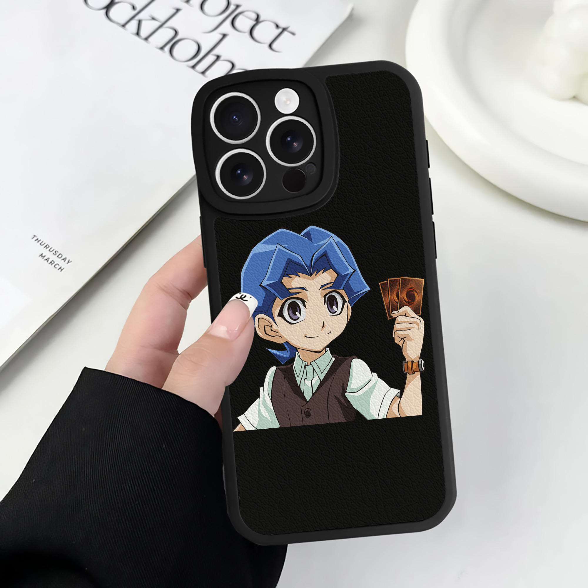 遊☆戯☆王 Yu-Gi-Oh! 【iPhone 16シリーズ対応】シリコンスマホケース（レザー調） 材質：シリコン